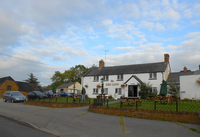 Red Lion Northend © Nigel Mykura cc-by-sa/2.0 :: Geograph Britain and ...