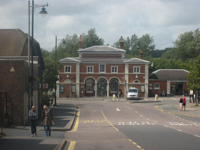 Rye Train Station © Graham Robson cc-by-sa/2.0 :: Geograph Britain and ...