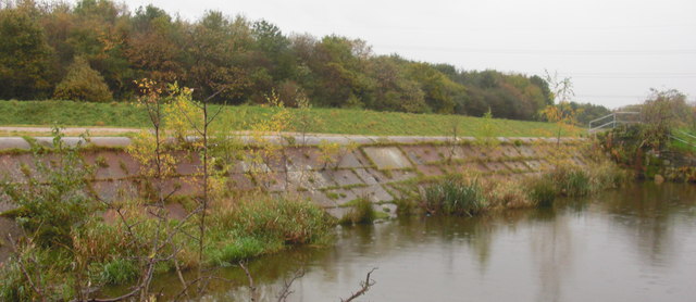 Dry Weir near to Crossford Bridge