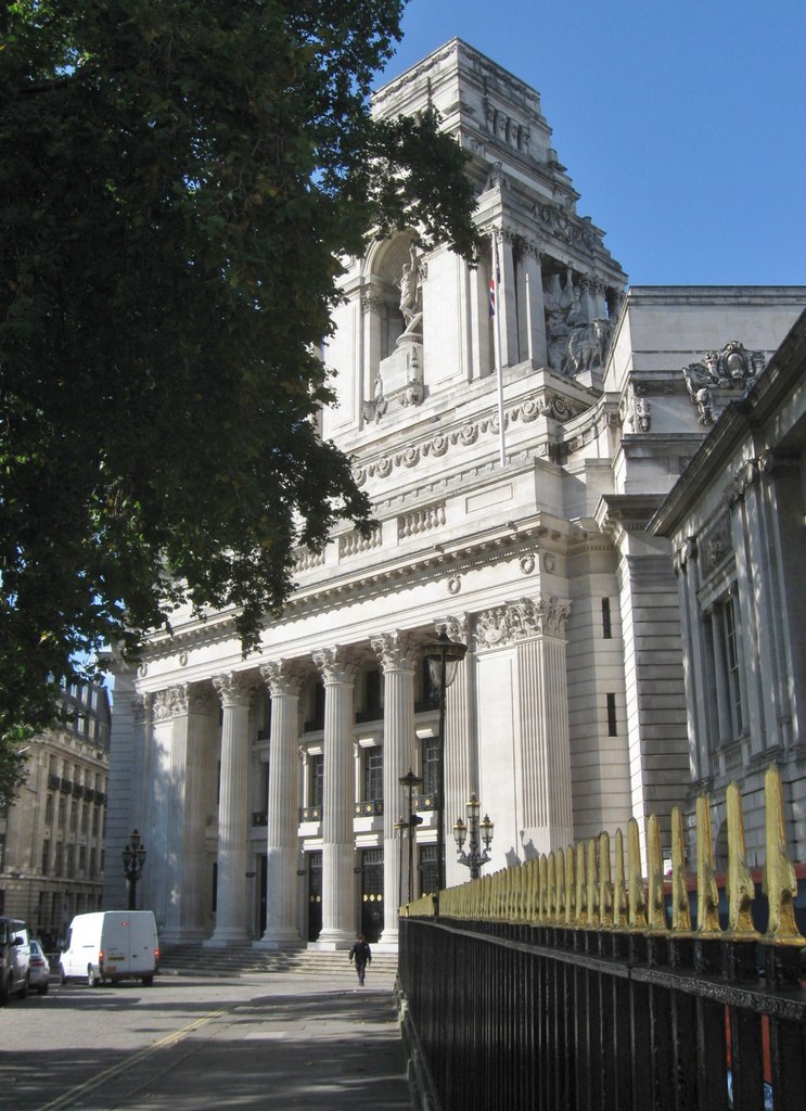 10 Trinity Square, London © Derek Voller cc-by-sa/2.0 :: Geograph ...