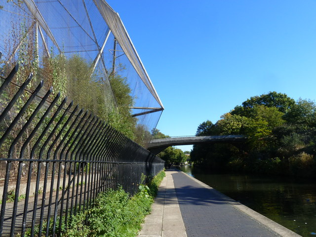 Regent's Canal towpath, with the Snowdon Aviary on the left