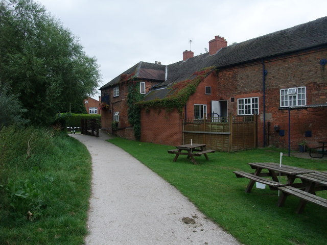 Cycle Route 6 entering Breaston behind 'The Navigation'