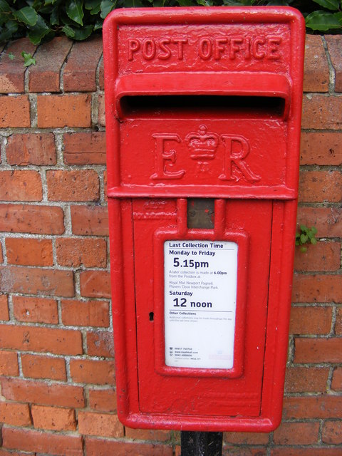 North Square Postbox © Geographer :: Geograph Britain and Ireland