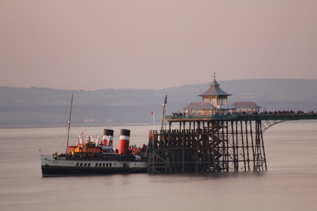 Clevedon Pier © Jo and Steve Turner cc-by-sa/2.0 :: Geograph Britain and Ireland