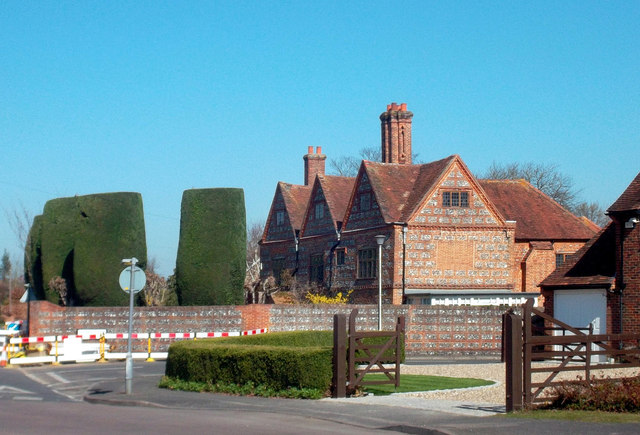 Old Grove House, Emmer Green © Des Blenkinsopp :: Geograph Britain and ...