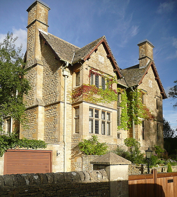 Building on Evesham Road © Graham Horn cc-by-sa/2.0 :: Geograph Britain ...