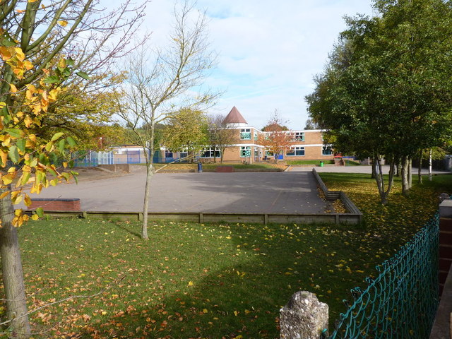 The Straits Primary School © Richard Law cc-by-sa/2.0 :: Geograph ...