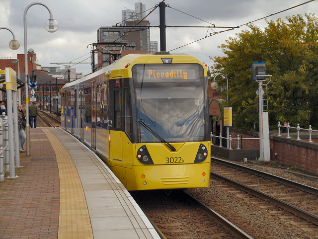 Castlefield-Deansgate Tram Stop (Inbound... © David Dixon cc-by-sa/2.0 ...