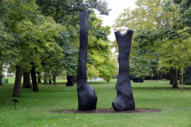 David Nash Sculptures, Kew Gardens,... © Christine Matthews cc-by-sa/2. ...