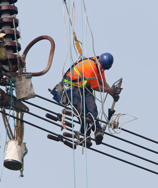 400 KV Line Refurbishment, Mayles Lane © Peter Facey cc-by-sa/2.0 ...