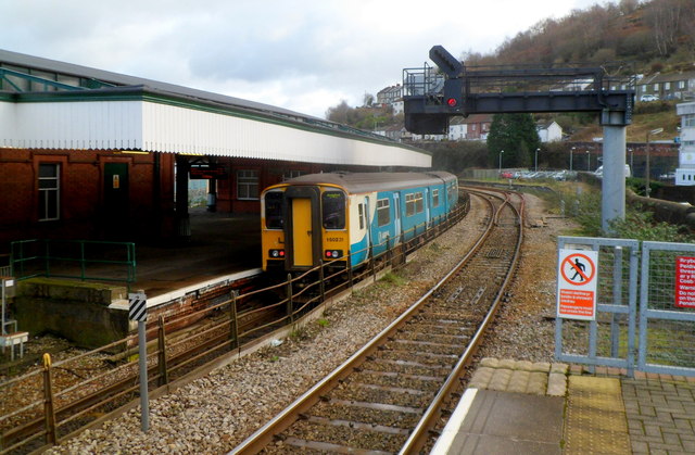 Platform 1, Pontypridd railway station © Jaggery cc-by-sa/2.0