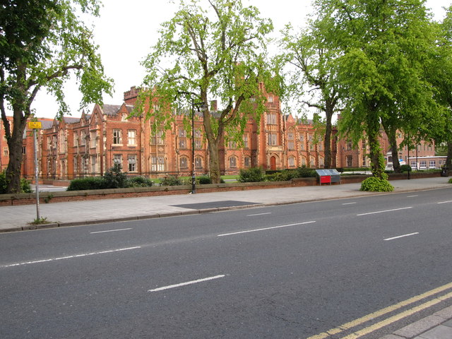Queen's University from University Road