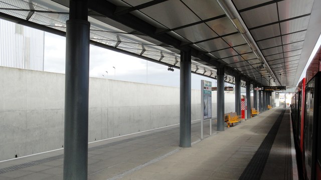 King George V station © Phillip Perry cc-by-sa/2.0 :: Geograph Britain ...