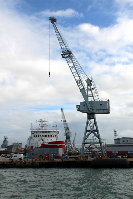 Crane, Portsmouth Dockyard, Hampshire © Christine Matthews :: Geograph ...