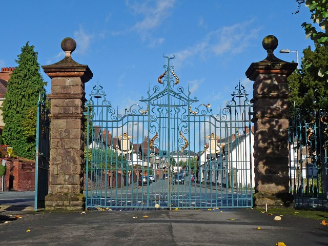 Entrance Gates Belle Vue Park © Robin Drayton Cc By Sa20 Geograph