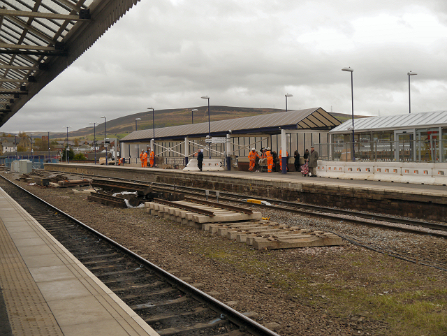 Stalybridge Railway Station © David Dixon cc-by-sa/2.0 :: Geograph ...