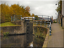 SJ9698 : Lock 5W, Huddersfield Narrow Canal, Stalybridge by David Dixon