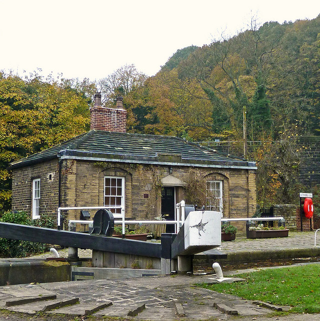 Lock-keeper's Cottage at Salterhebble Basin