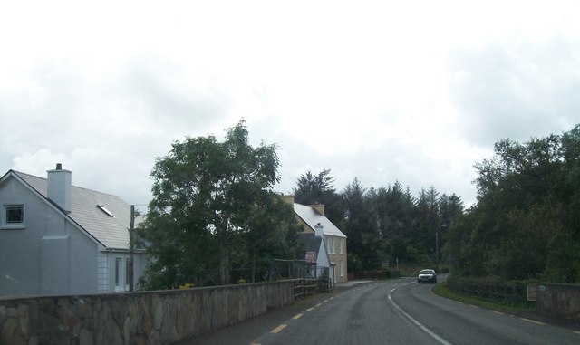 Houses on Mill Road south of  the Owenea River Bridge