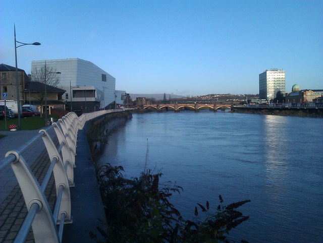 River Usk, Newport © David Martin cc-by-sa/2.0 :: Geograph Britain and Ireland