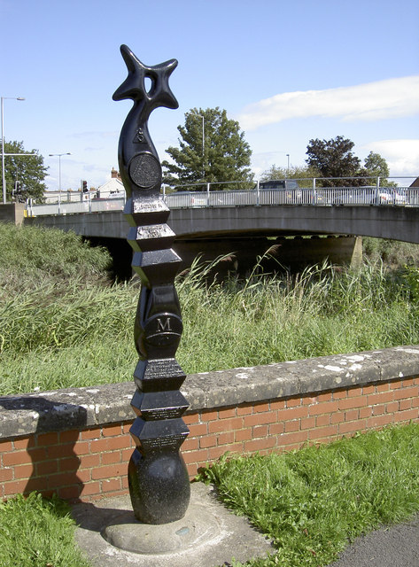 Cyclepath marker in Blake's Gardens