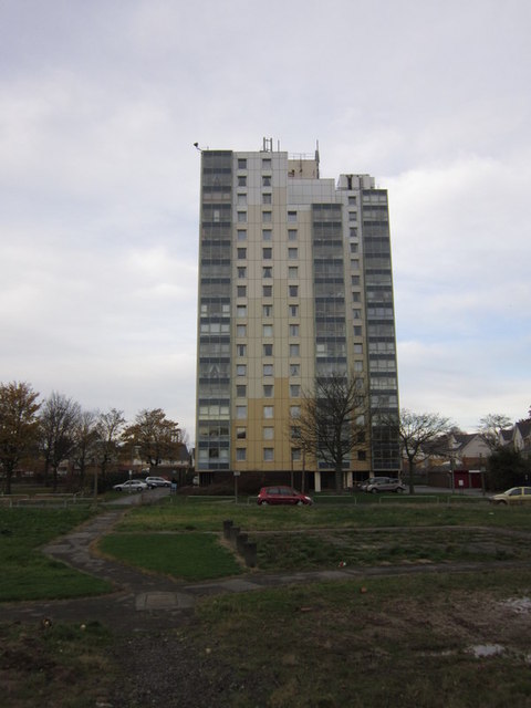 Muswell Court Flats on Ings Road Estate © Ian S cc-by-sa/2.0 ...
