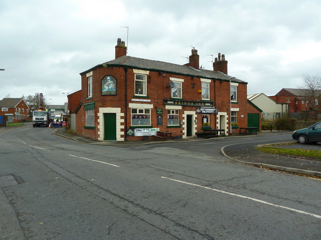 The Bridge Inn, Moorhey Street, Oldham © Alexander P Kapp cc-by-sa/2.0 ...