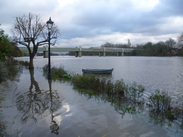 The River Thames flooding the footway at Strand-on-the-Green