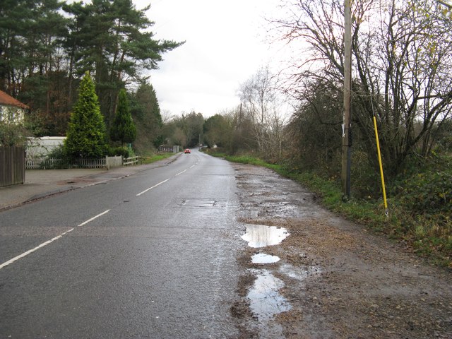Redenhall Road north from Keeper's Corner