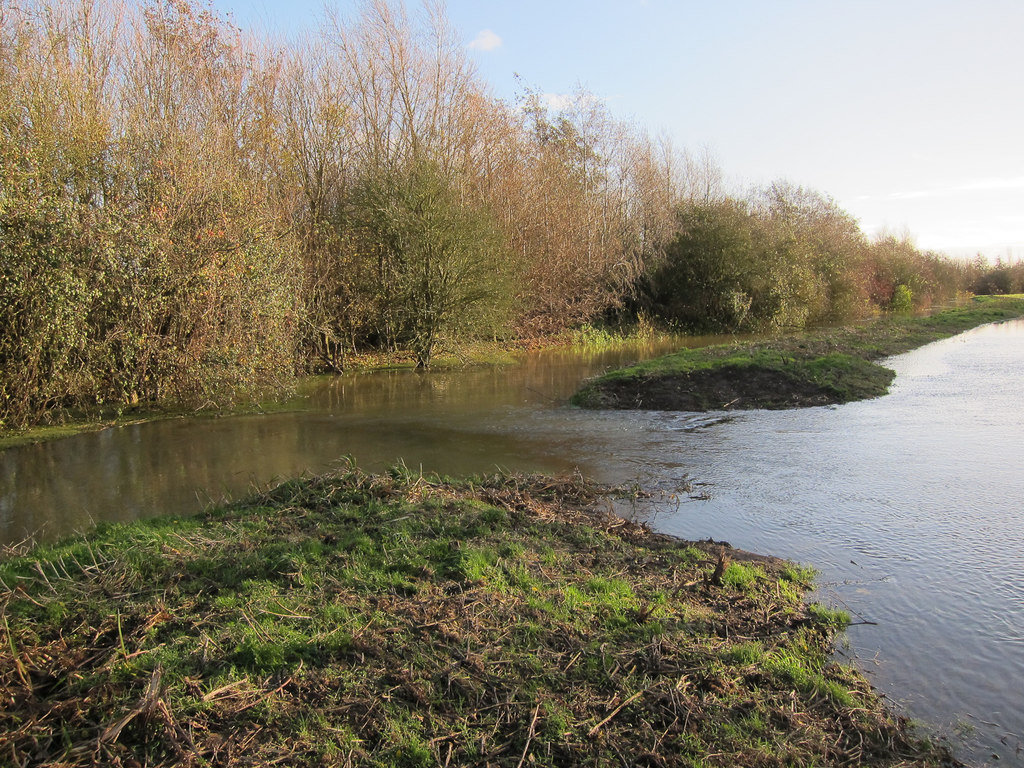 Flooding at Fen Drayton Lakes © Hugh Venables cc-by-sa/2.0 :: Geograph ...