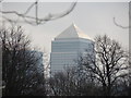 Zoom in on One Canada Square from the St Clement