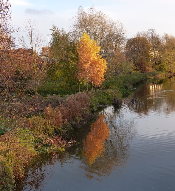 Autumn along the Grand Union Canal