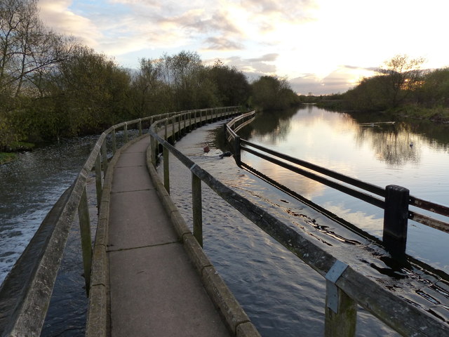 Footpath and weir along the Grand Union Canal