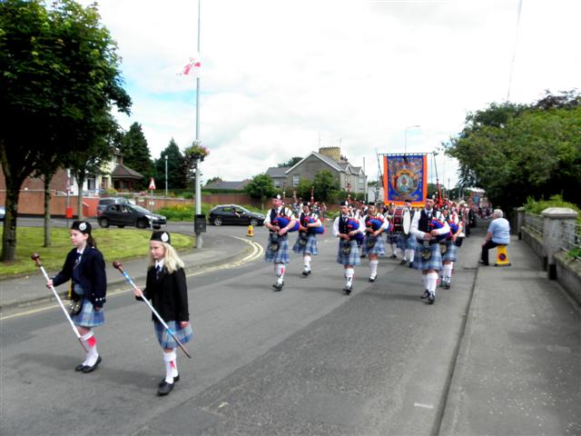 Ardbarron Pipe Band parading at... © Kenneth Allen cc-by-sa/2.0 ...