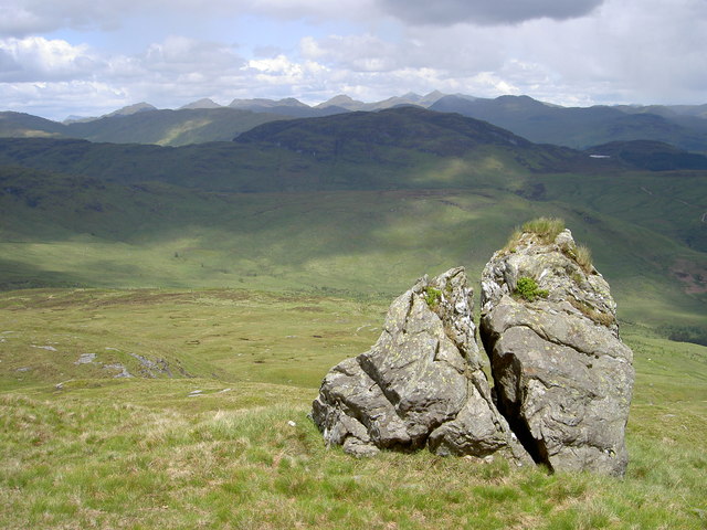 Split Boulder © Simon Ravens :: Geograph Britain and Ireland