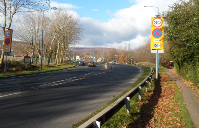 End of clearway on Cwmbran Drive,... © Jaggery :: Geograph Britain and ...