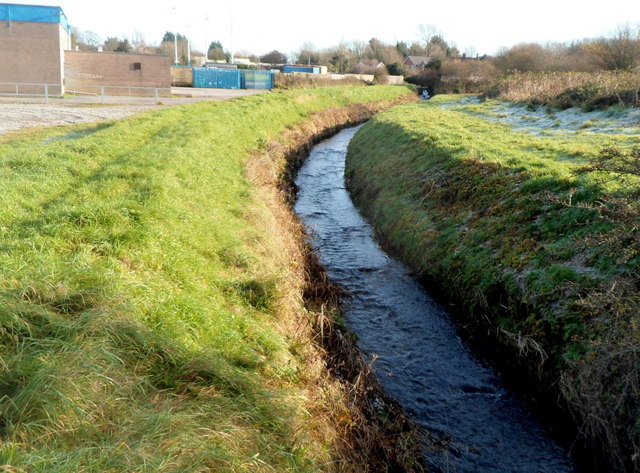 Afon Fach flows towards Pyle railway... © Jaggery cc-by-sa/2.0 ...