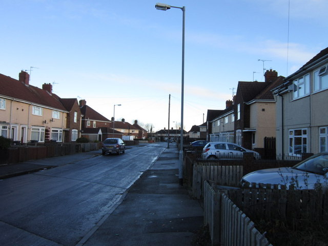 12th Avenue, North Hull Estate, Hull © Ian S cc-by-sa/2.0 :: Geograph ...