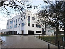 TA0832 : Endike Primary School on Endike Lane, Hull by Ian S