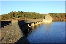 SH6737 : Argae Newydd Maentwrog (Maentwrog New Dam), Llyn Trawsfynydd by Jeff Buck