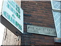 Knottingley: old One-Way Street sign in Racca Green