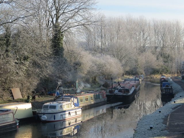 Residential barges moored at Tring Summit