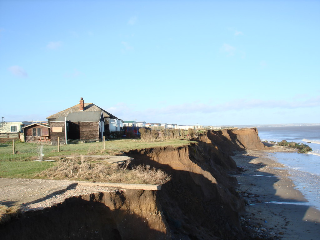 Ulrome erosion situation, winter 2012 © Tracey Anne Taylor cc-by-sa/2.0 ...