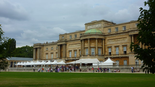 Buckingham Palace, West Facade © Richard Cooke :: Geograph Britain and ...