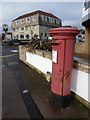 Southbourne: postbox № BH6 218, Southbourne Overcliff Drive