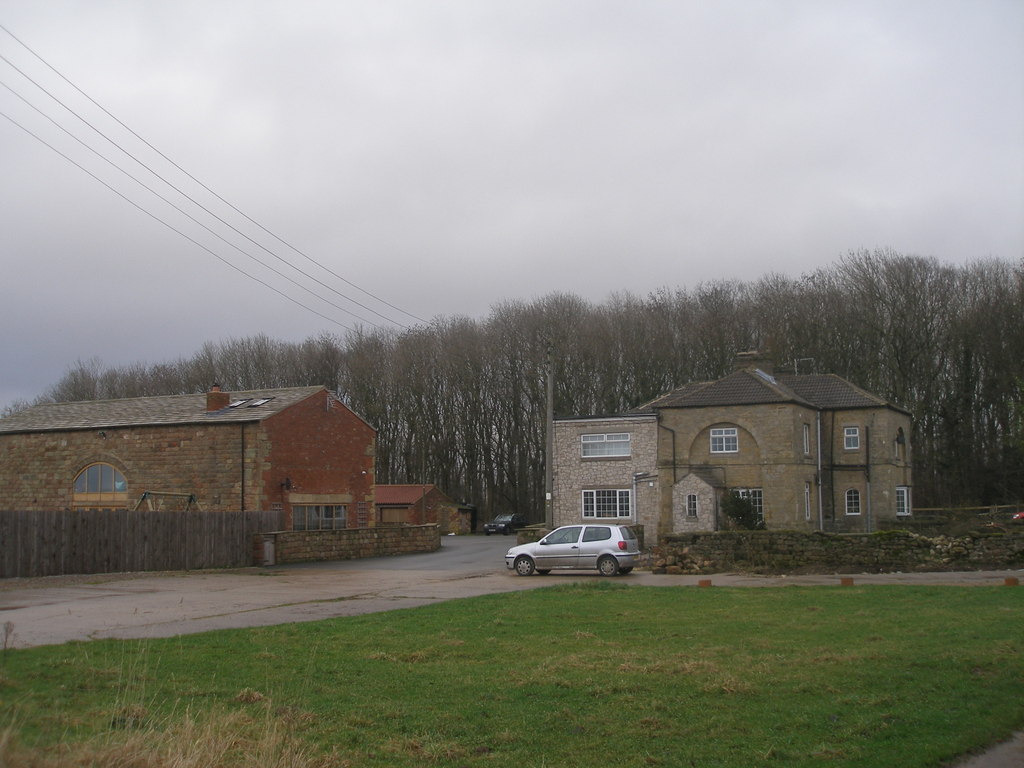 Loxley Farm © John Slater cc-by-sa/2.0 :: Geograph Britain and Ireland