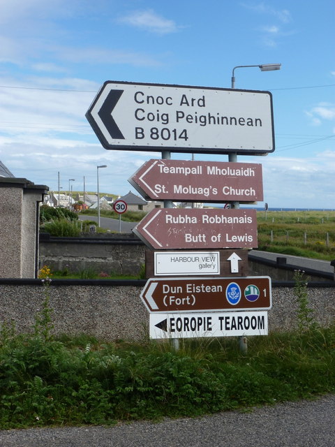 Port of Ness: signpost on the B8014