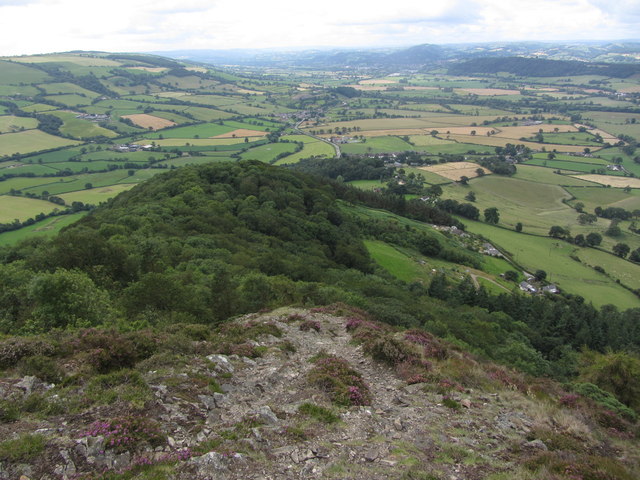 The southwest ridge from Moel y Golfa... © Colin Park :: Geograph ...