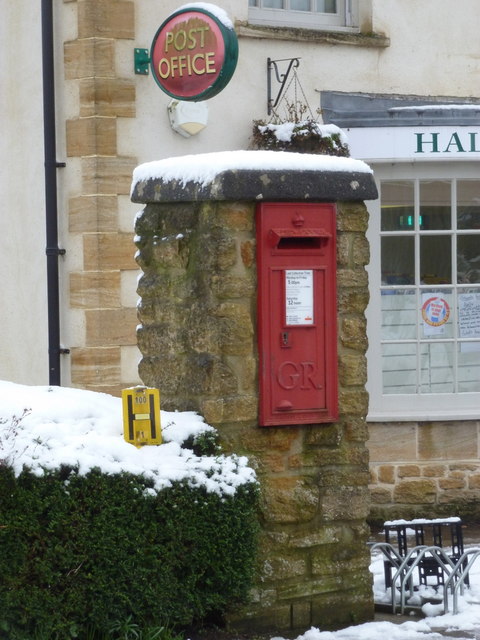 Halstock: postbox № BA22 88, Yeovil Road