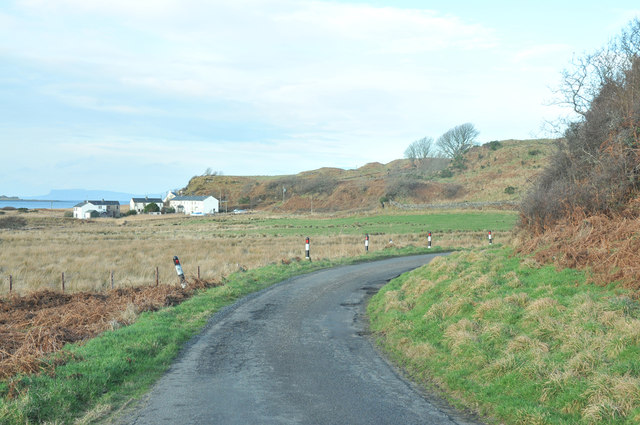 Road to Cullipool and houses at Fladda